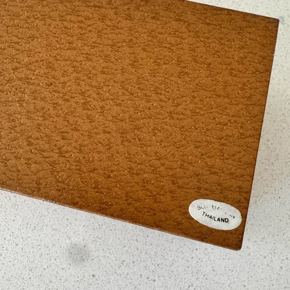 GUCCI Gold Watch with Additional Bezels, 17 total. Pre-treasured. Best Offer. - Picture 10 of 12